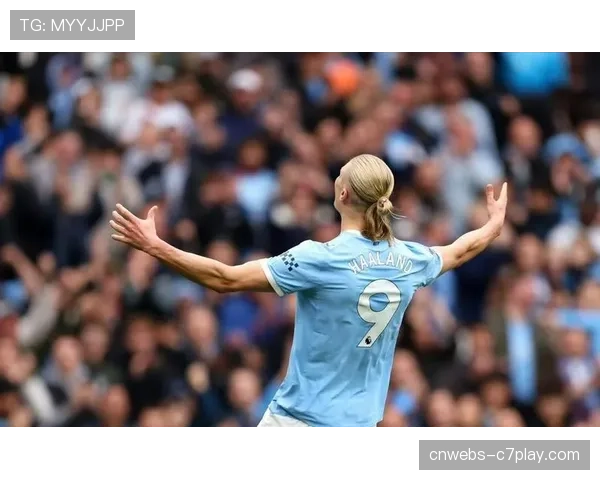 伊蒂哈德客队看台，伯恩利远征军高唱队歌鼓舞球队